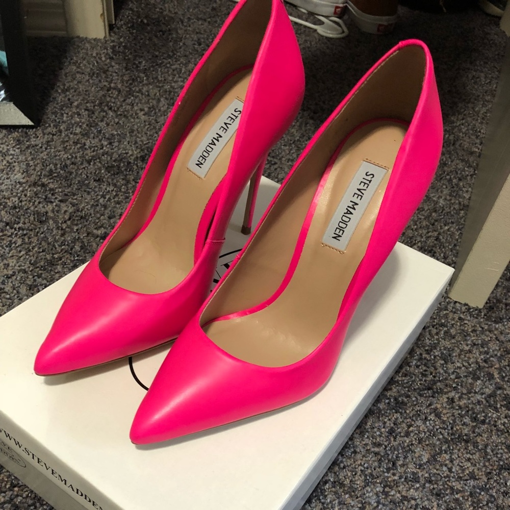Brand new Steve Madden daisie heels!